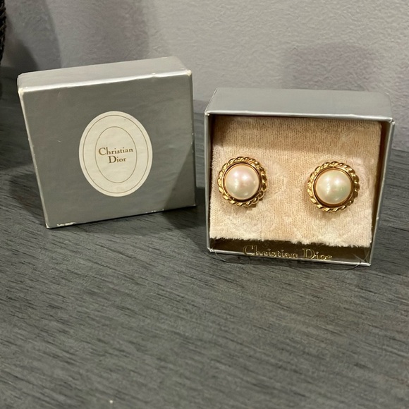 Vintage Dior Gold and White Pearl Clip on Earrings - Picture 3 of 6